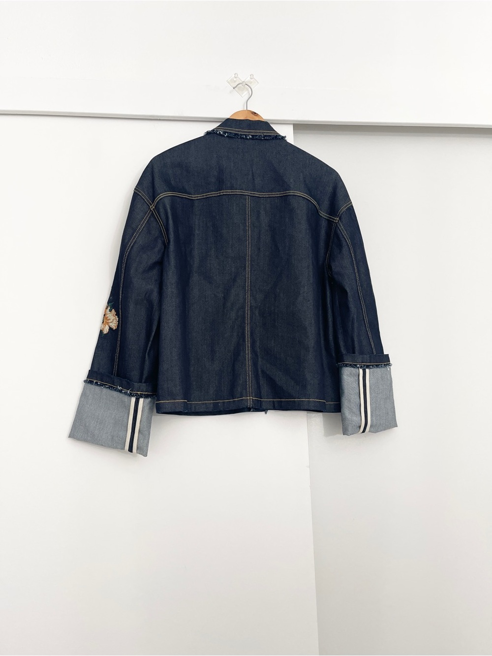 NWT Driftwood Embroidered Floral Denim Jacket Size Medium - Picture 5 of 6